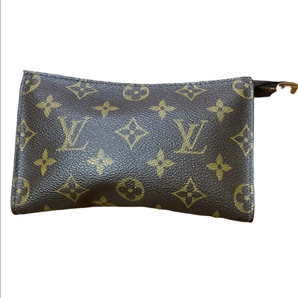 Louis Vuitton Classic Monogram zippered Pochette logo leather tan brass loop